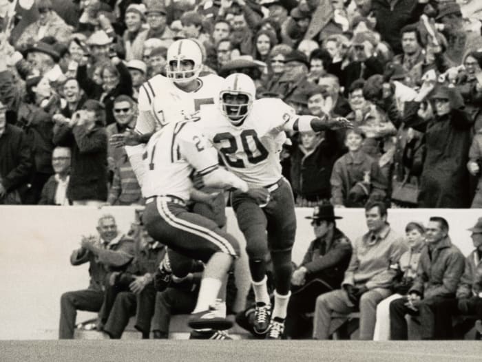 1971 Nebraska-Oklahoma football 02 Rodgers celebrates USATSI_8900795
